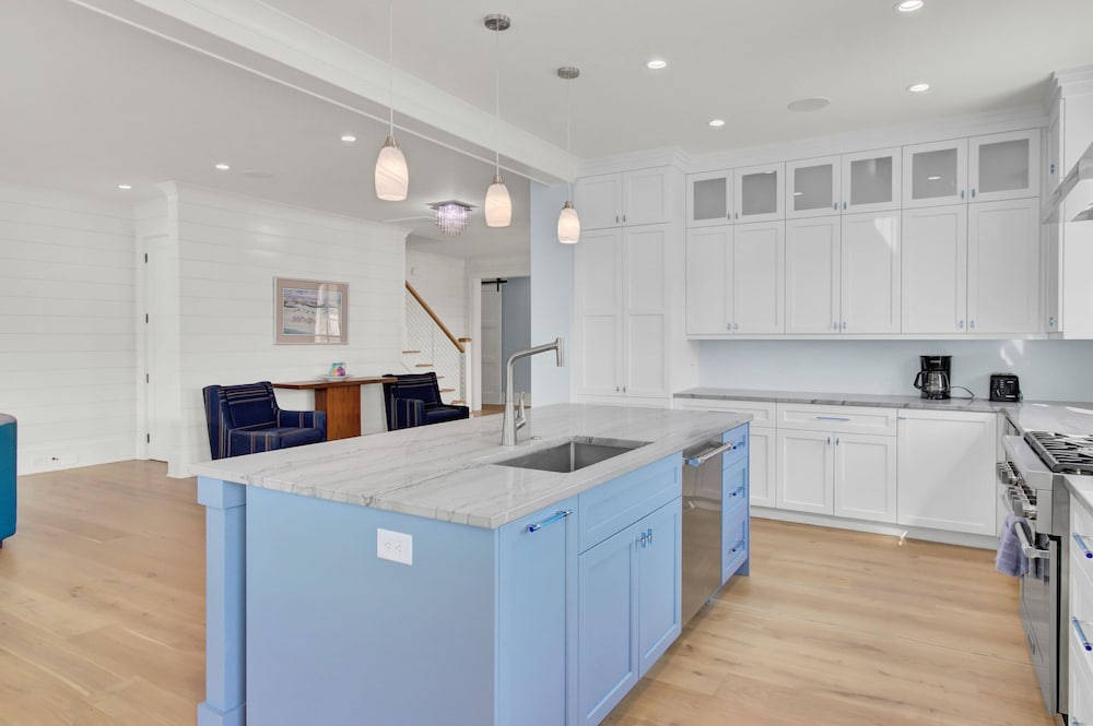 7 Beachwood East by Avantstay Steps to the Beach Ocean Views Hot Tub 7bdr