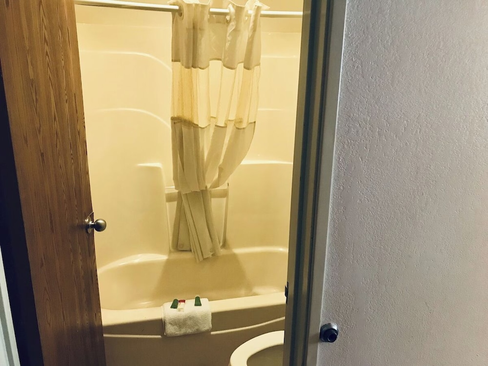 Kings Inn By OYO Calumet Park I-57 - Property Image 8