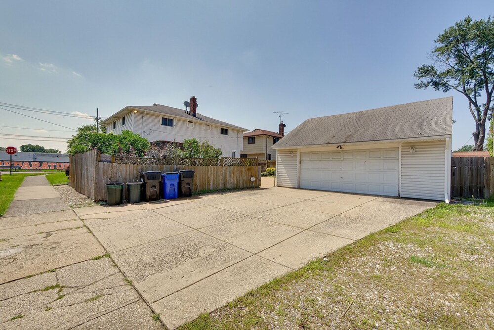 Cleveland Home w/ Fenced Yard ~ 10 Mi to Downtown! view 4