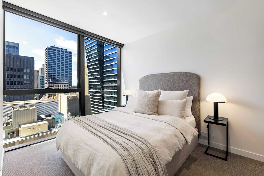Luxuria Apartments - Collins House