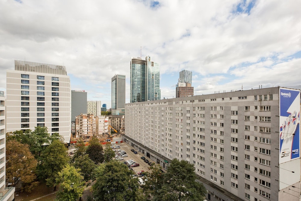 UNIT Short Rent Apartment by Warsaw Metro Station