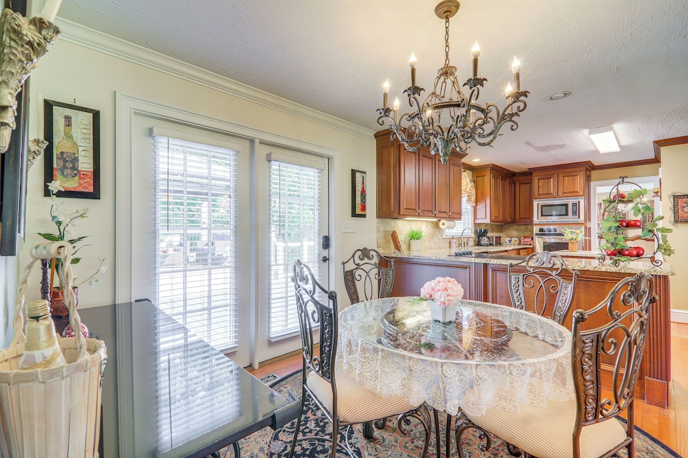 Game Room + Pond: Spacious Gainesville Getaway!