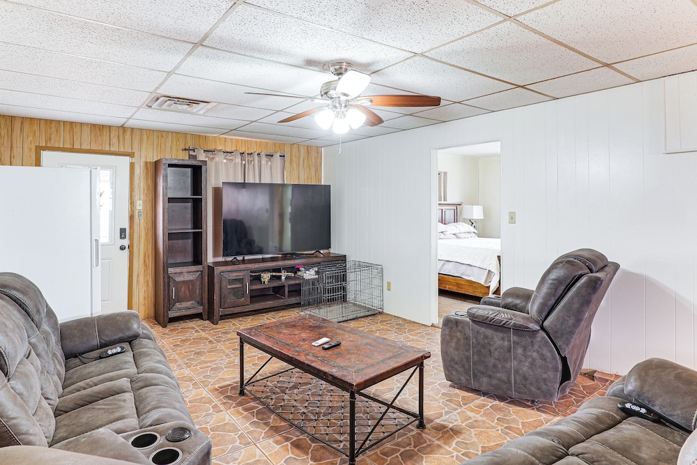 7 Mi to Dtwn Odessa: Home w/ Large Yard!