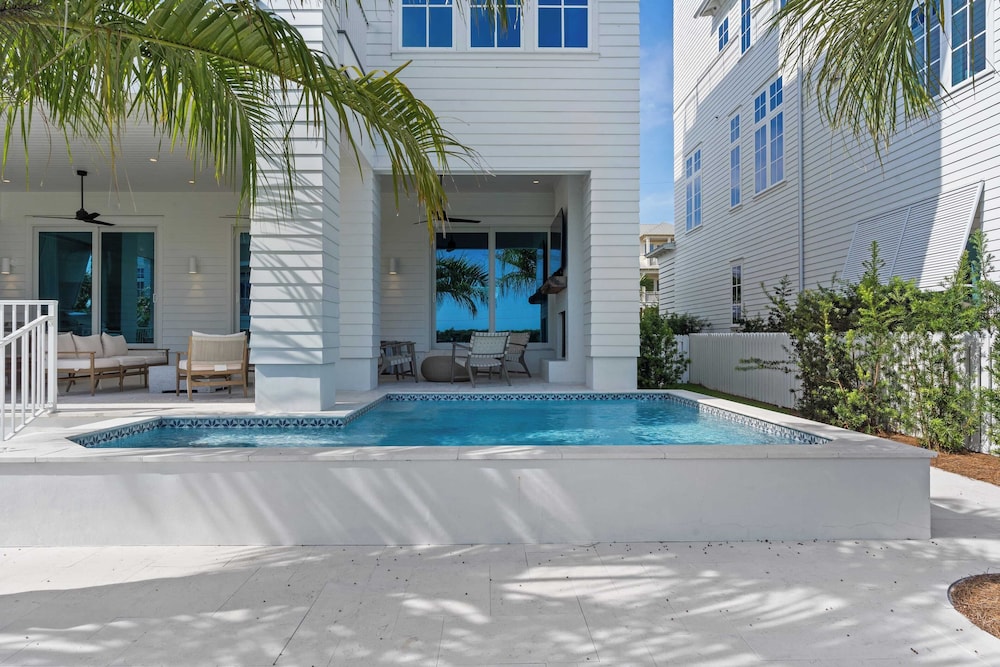 Sleeps 24 Beach Retreat w/ Pool, Rooftop Deck, Steps to Inlet Beach & Near Rosemary, Alys, Seacrest Dining & Shops The Palm 30A by Avantstay