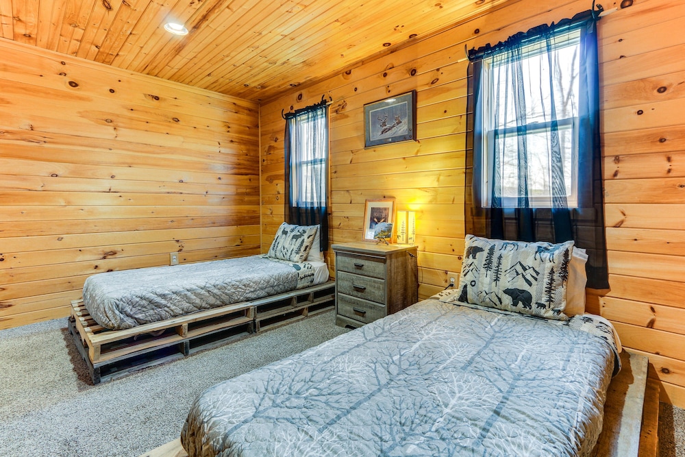 Rustic Mount Perry Cabin Near Fishing Pond  Farm - Property Image 26