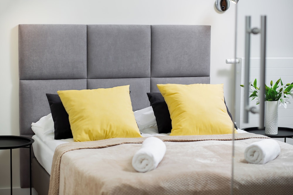 Modern Business Apartments by Renters view 5
