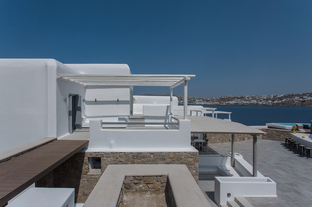 Villa Sapphire 6BR Hot Tub & Pool Ornos