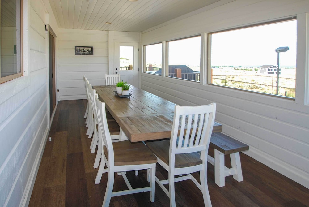 Cabin w/ Beach Access, Sport Court, Hot Tub & View view 3