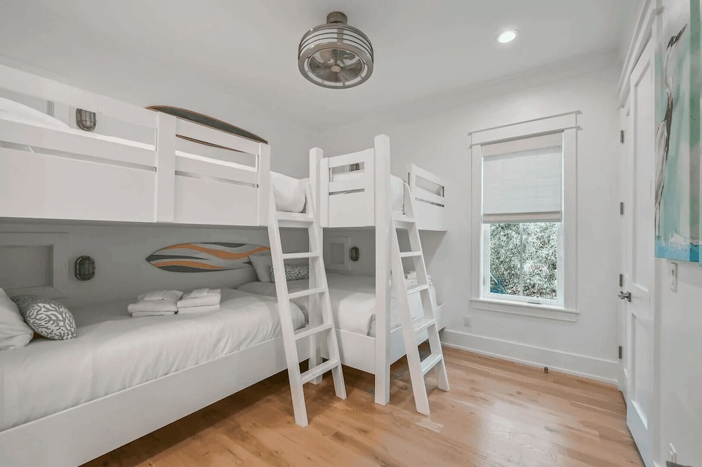 Sunset Pointe 30A by Avantstay Gulf Views, Carriage, Pool