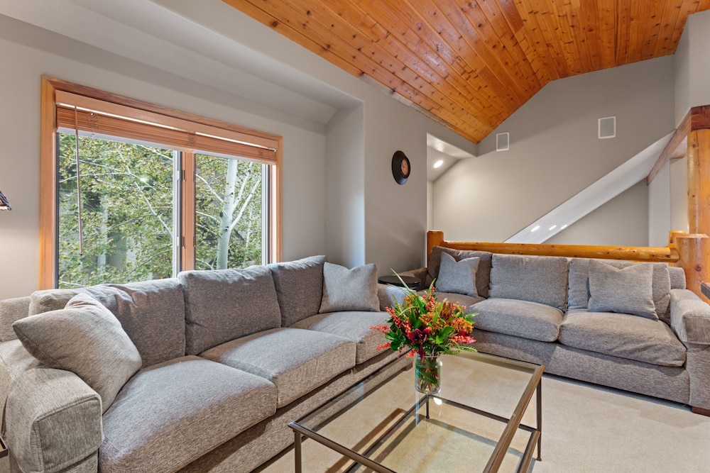 Deer Lake Village at Deer Valley Resort - Three Bedroom Condo with Loft and Hot Tub #2473 3 Condo