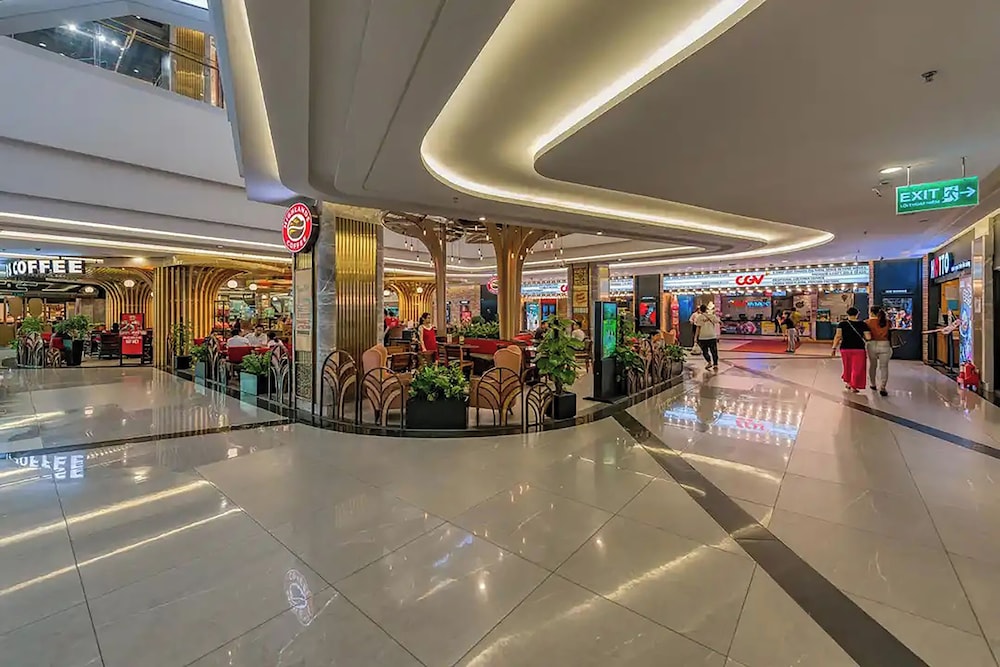 Apartment Landmark 81 by Urban Home