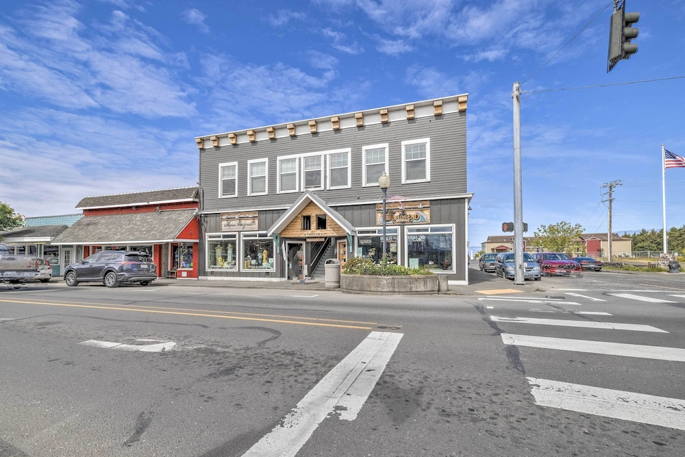 Immaculate Long Beach Apt w/ Gorgeous Kitchen view 4