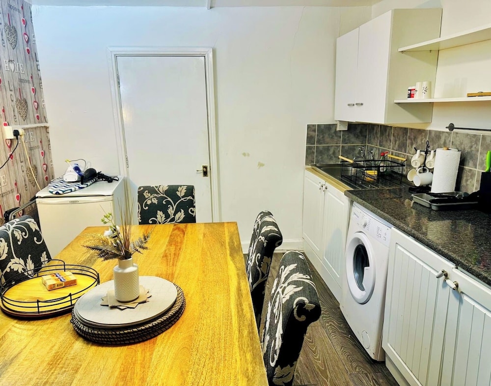 Cosy Liverpool Apartment Upto 8 Guests