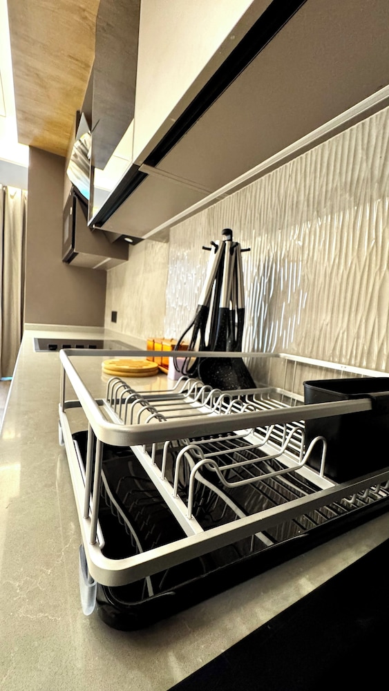 Elite Luxury Suites at Diamond in City