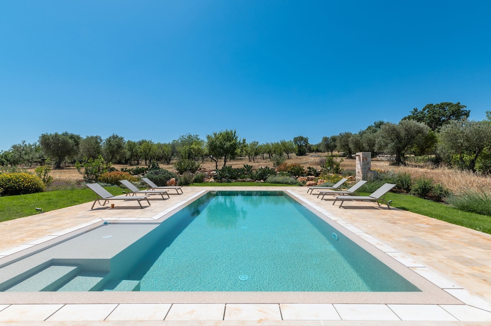 Trulli Pietra Rossa With Pool by Wonderful Italy