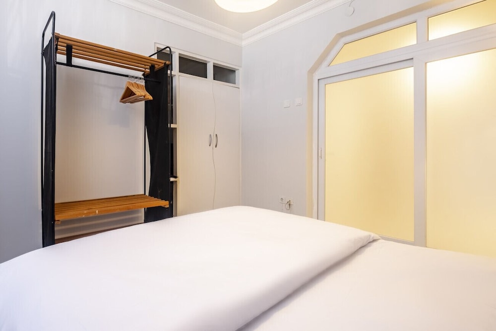 Central Flat Close to Shopping Malls in Sisli