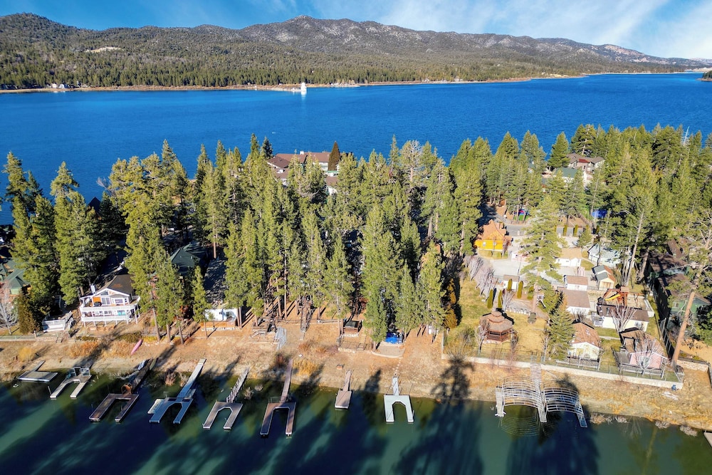 Waterfront Big Bear Cabin w/ Hot Tub, Private Dock & Firepit Lakeside on Lagunita