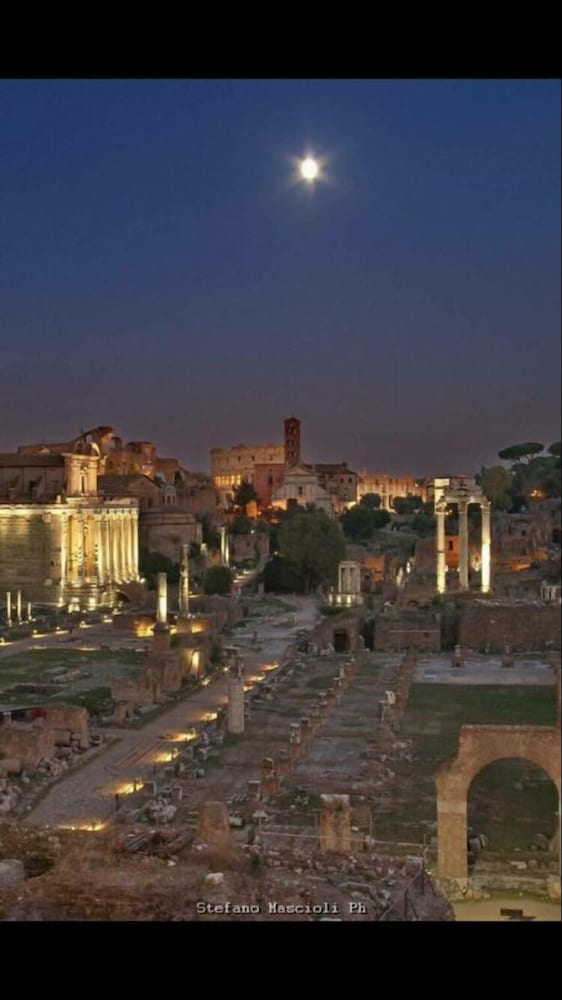 Hold Rome