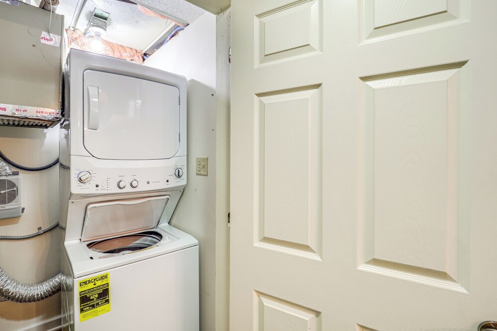 3 Mi to Sugar Mtn Resort: Condo w/ Pool & Hot Tub