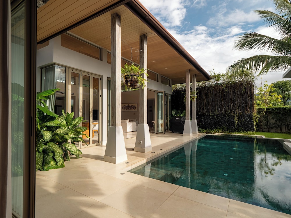 Exclusive villa in Botanica The Nature