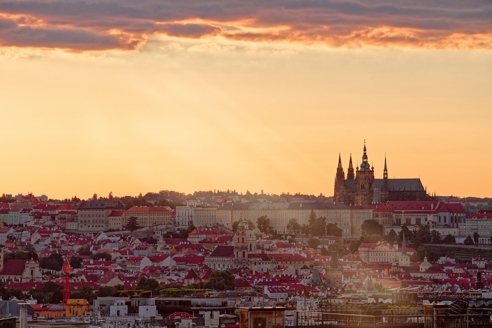 LUMA TERRA PRAGUE