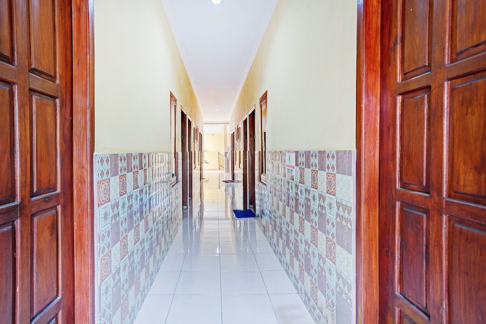 OYO 90234 Dhoho Family Guest House