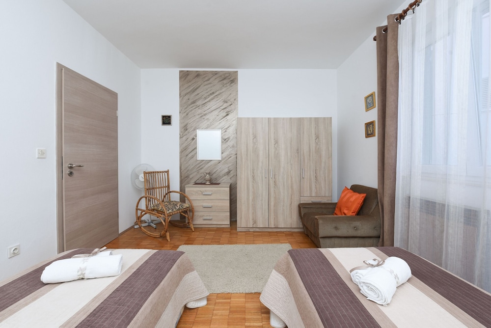 Mathraki Resort