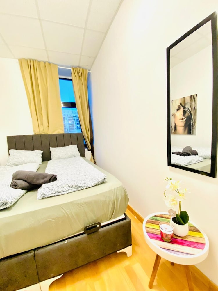 Cozy 3 Bedroom Apartment in Quiet Area
