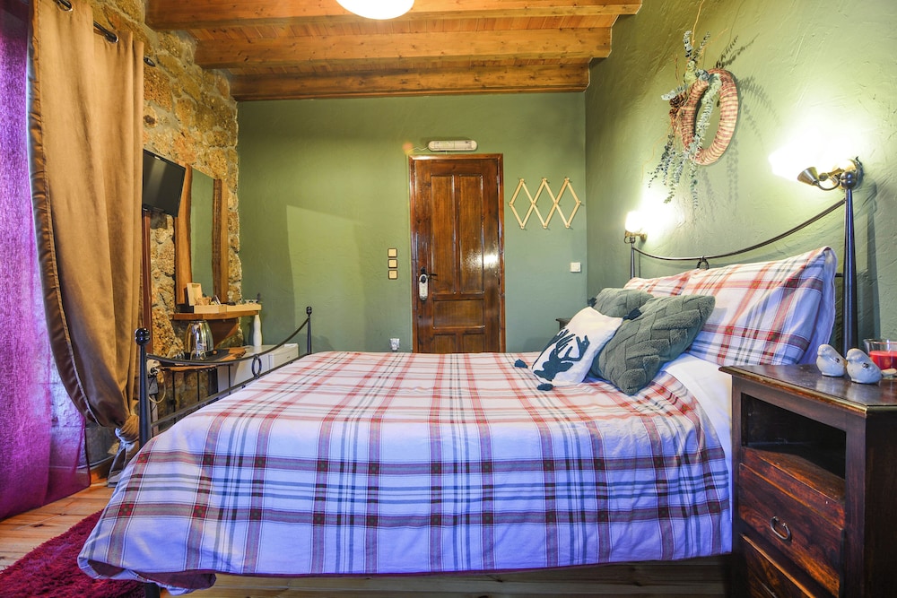 Petrino Lodge