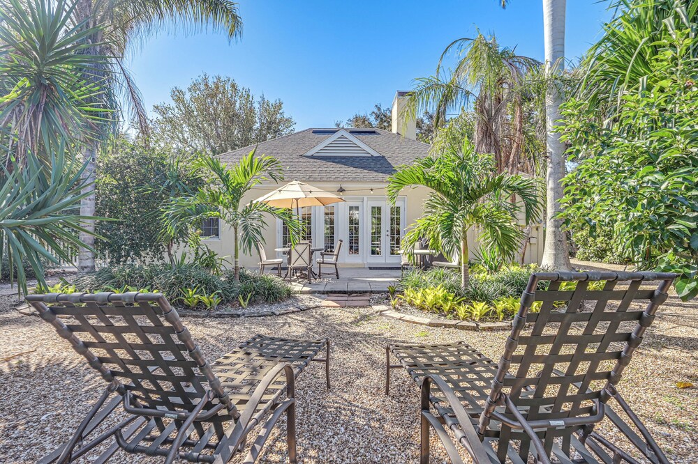 1 Block to Beach - Home w/ Pool in Old Naples!