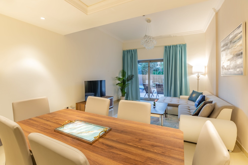 GLOBALSTAY. Private Pool Villas and Townhomes