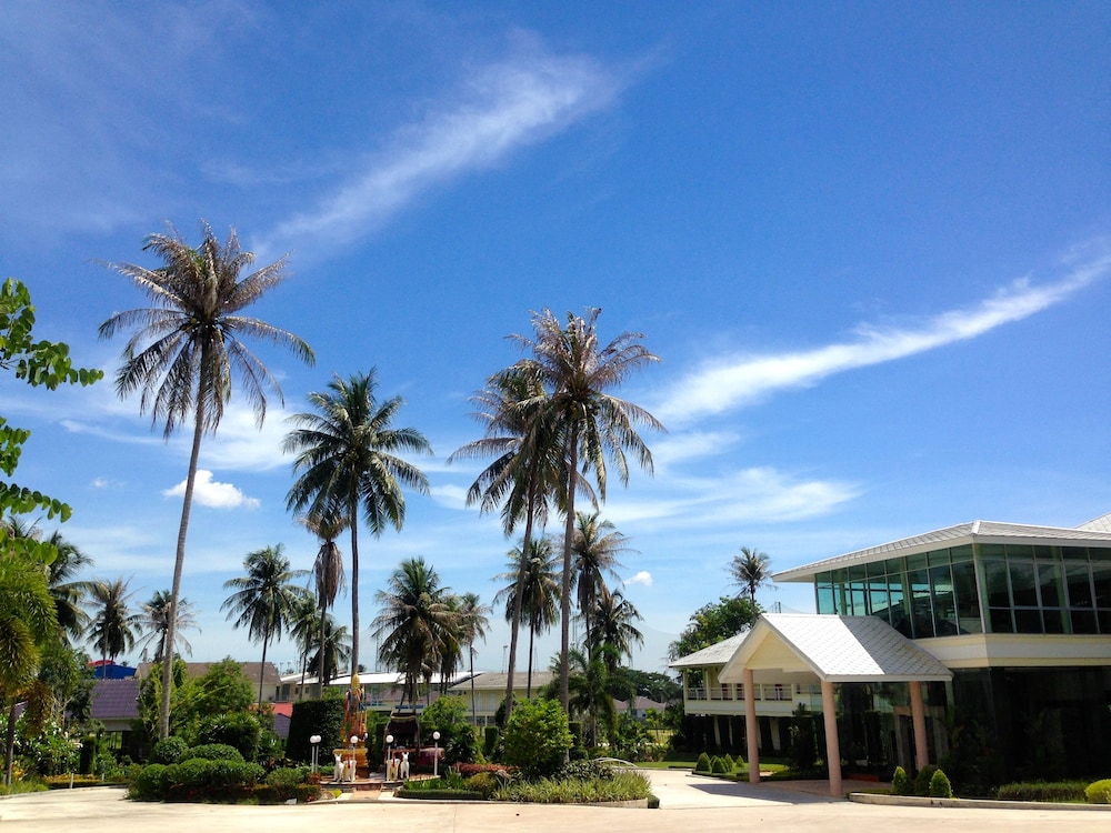Suwan Driving Range and Resort