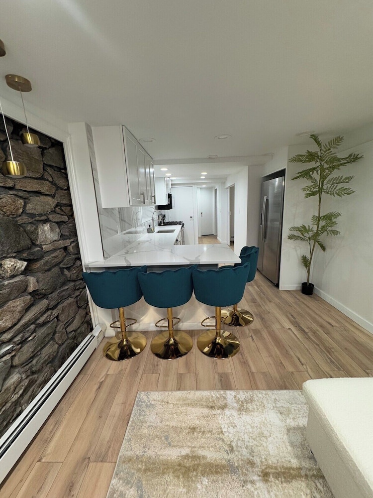 Luxe 1BR Oasis - Prime NY Stay