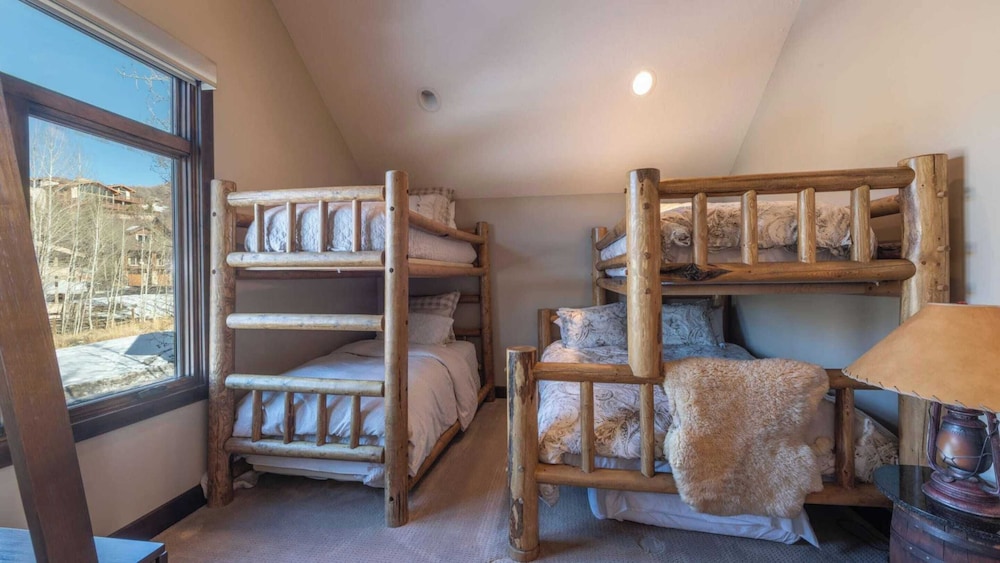 Jupiter Peak by Avantstay Near Deer Valley Base w/ Hot Tub!