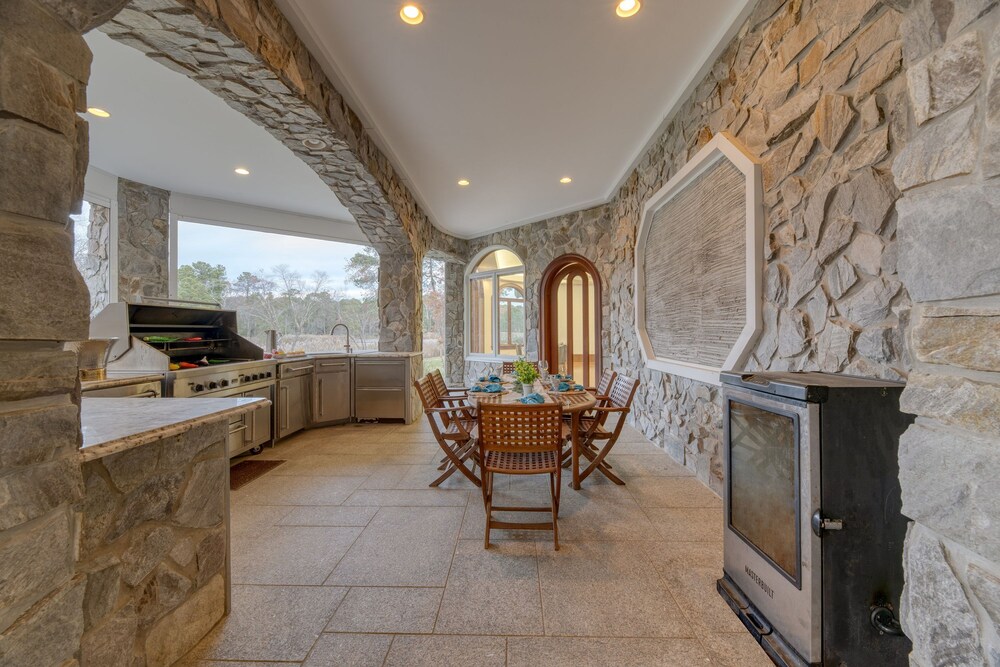 Bay Estate by Avantstay Waterfront Private Pond