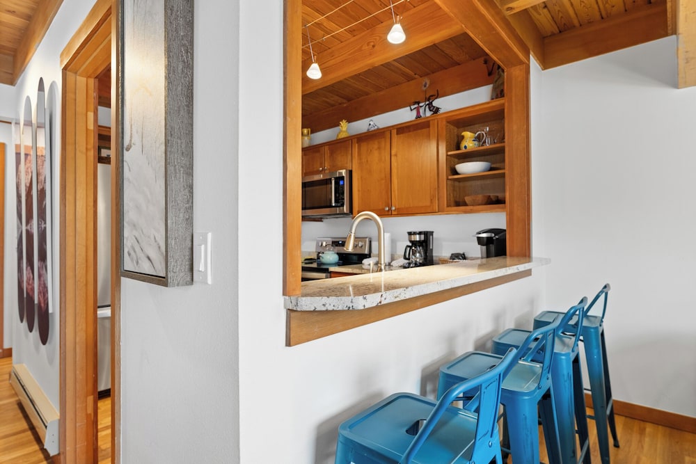 Tennis Townhome #1327 : 2, 225