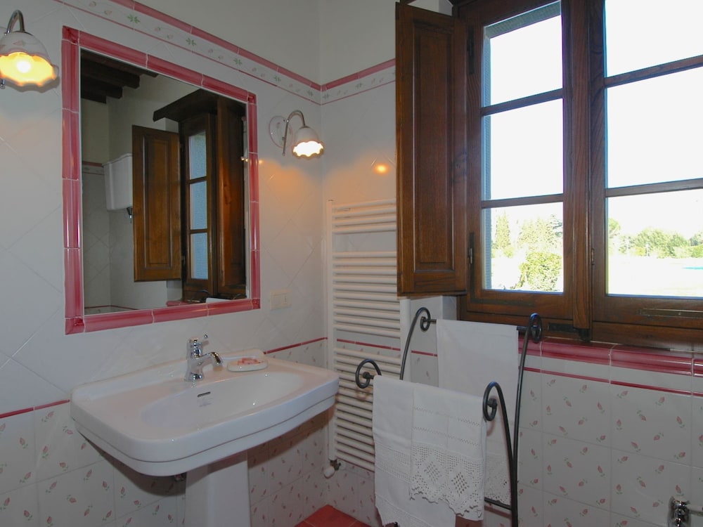 Cortona Vacations - Agriturismo Near Cortona With Swimming Pool - Property Image 70