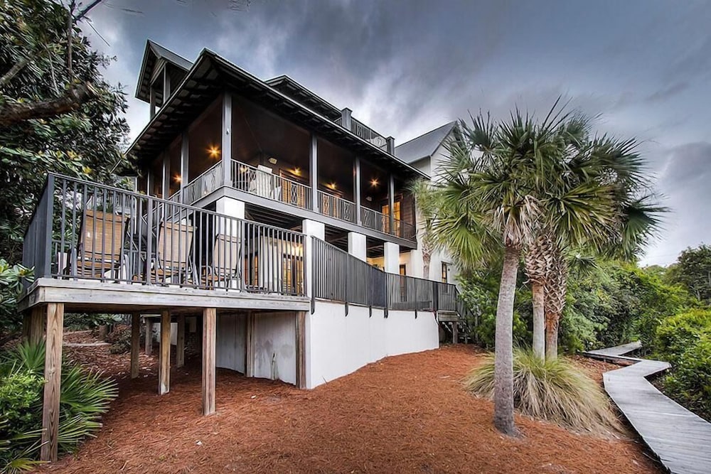 Dream Weaver 5 Bedroom Holiday Home by Five Star Properties