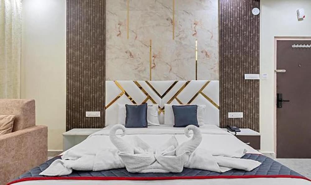 Fabhotel Sky Land