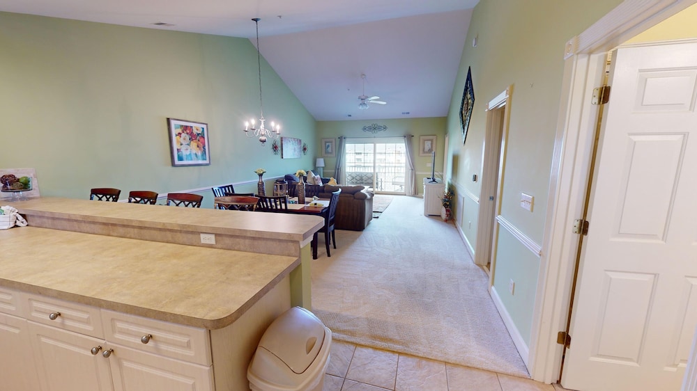 Magnolia Pointe Luster Leaf 4895-402 2 Bedroom Condo