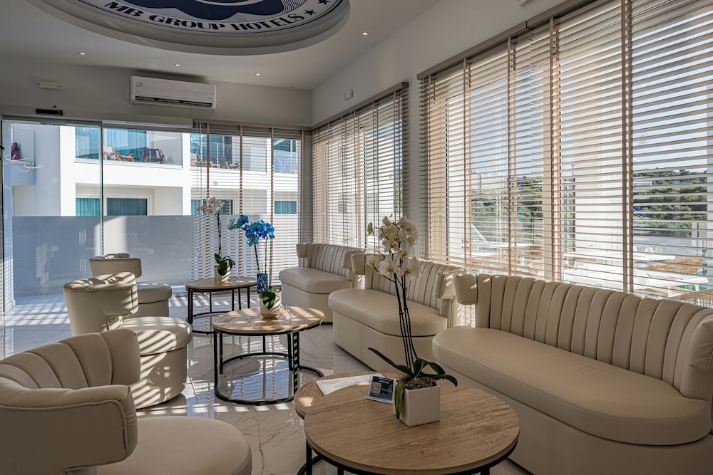 Mirage Bleu Hotel 6
