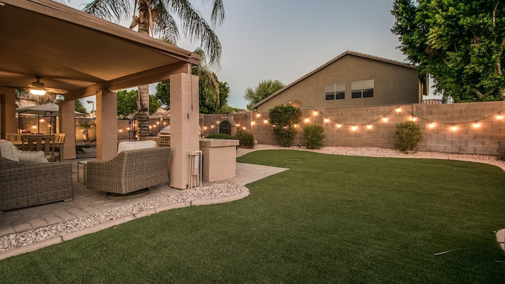 Massive 5 Bdrm Getaway W/pool, Hot Tub, Game Room!