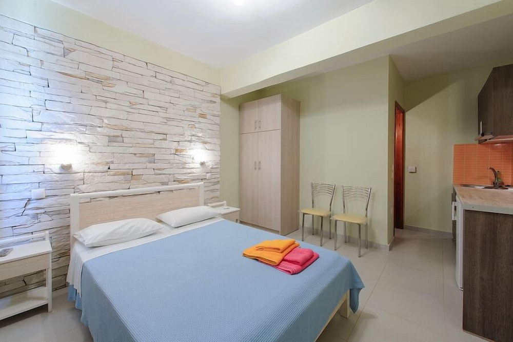 Holiday Rooms view 4