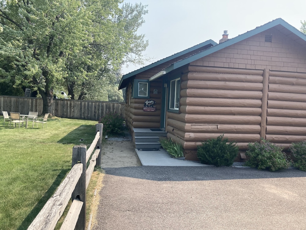 Travellers Rest Cabins and RV Park view 2