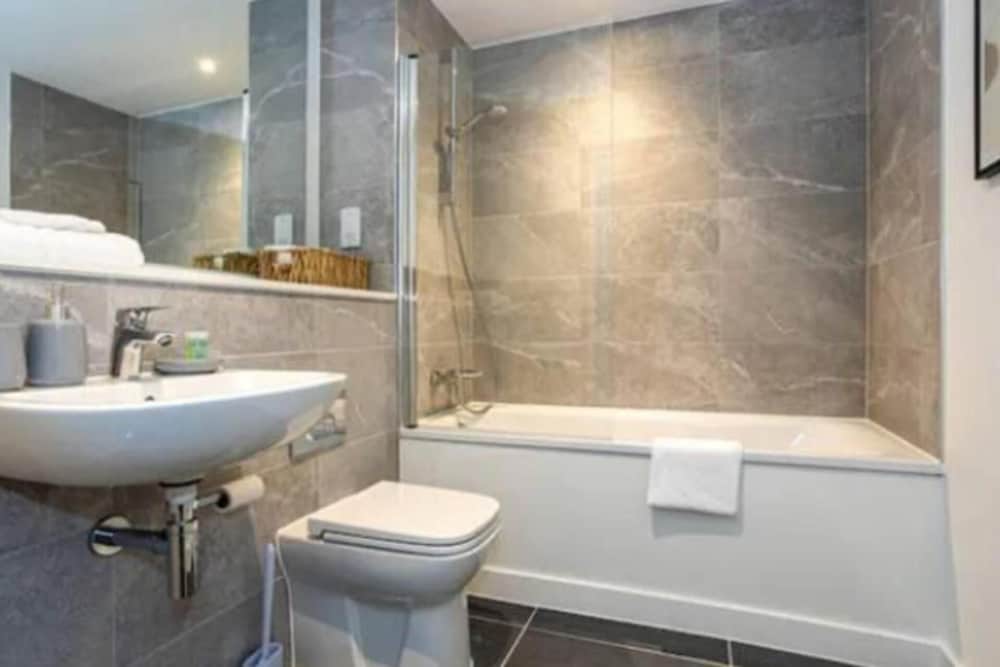 Apartment - Sleeps3 - City Centre - Street Parking