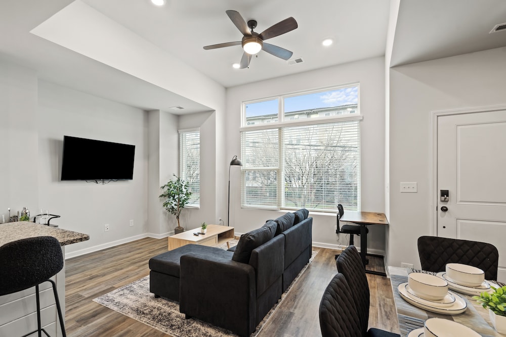 King 3BR Townhouse in Camp North End