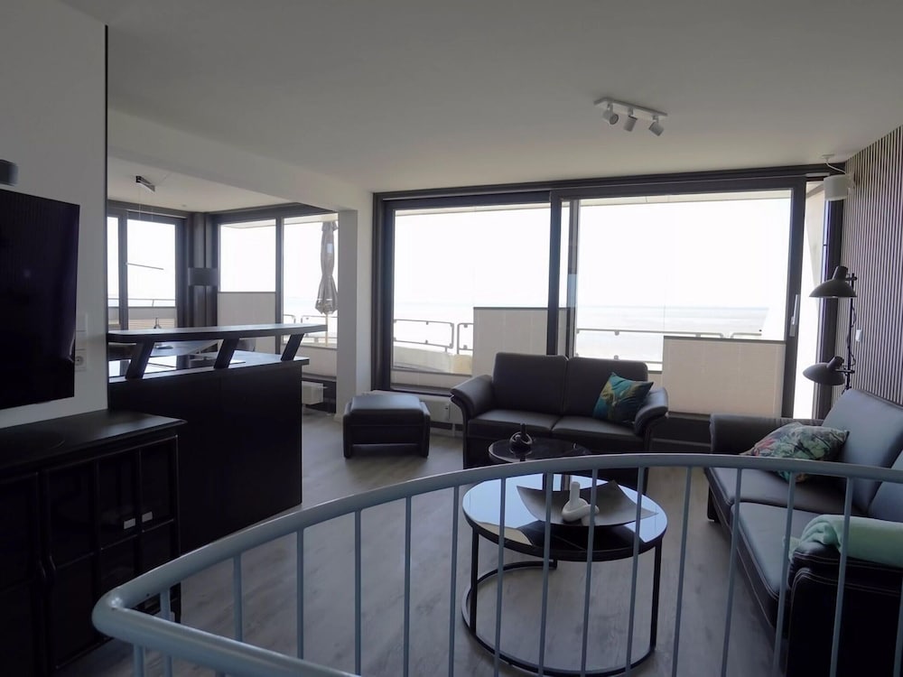 Penthouse by North Sea With Pool and Sauna