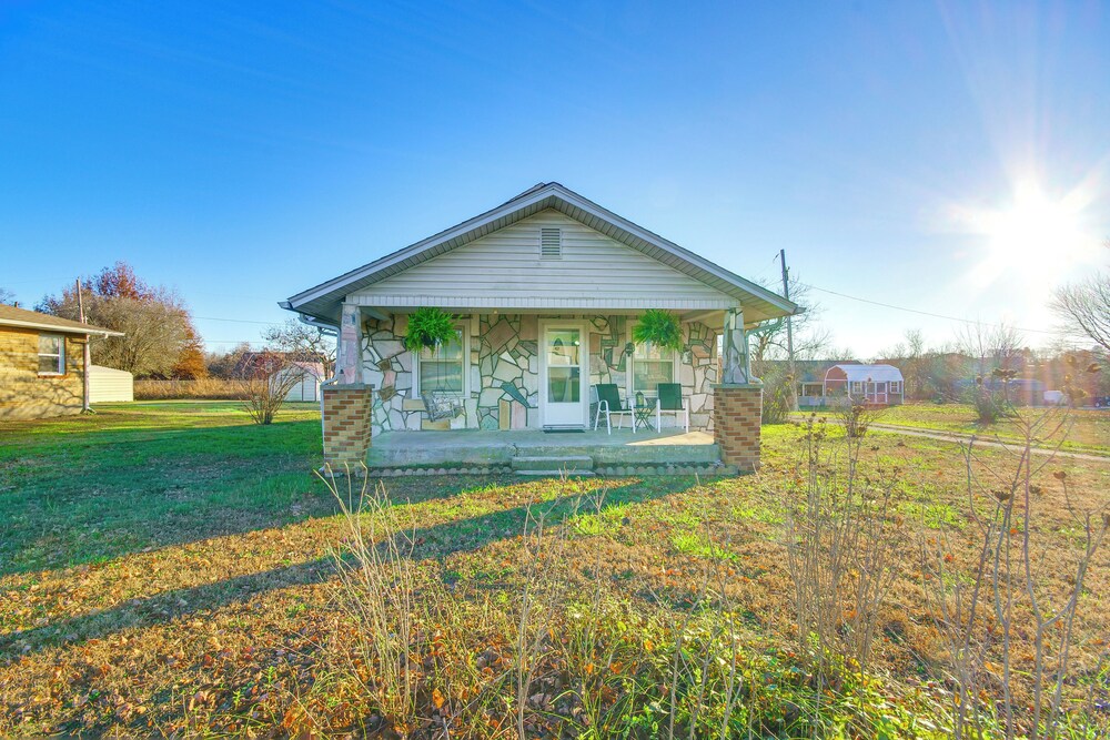 2 Mi to Stockton Lake: Family Home w/ Grill