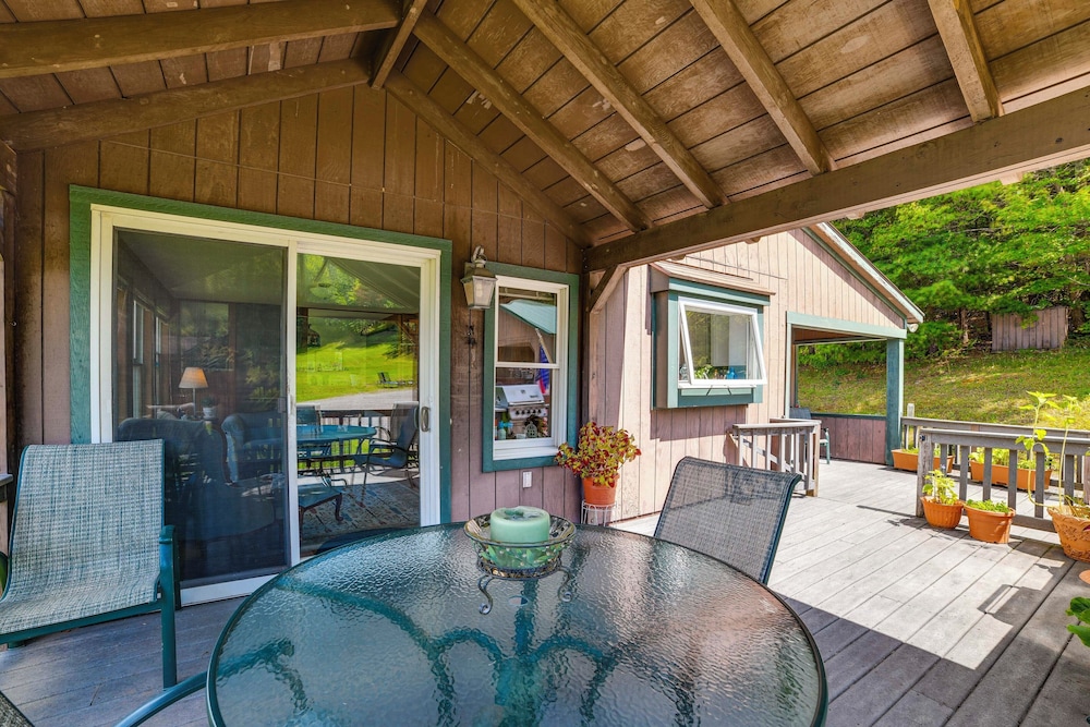 Serene Home w/ Deck, Pond & Mtn Views in Jefferson