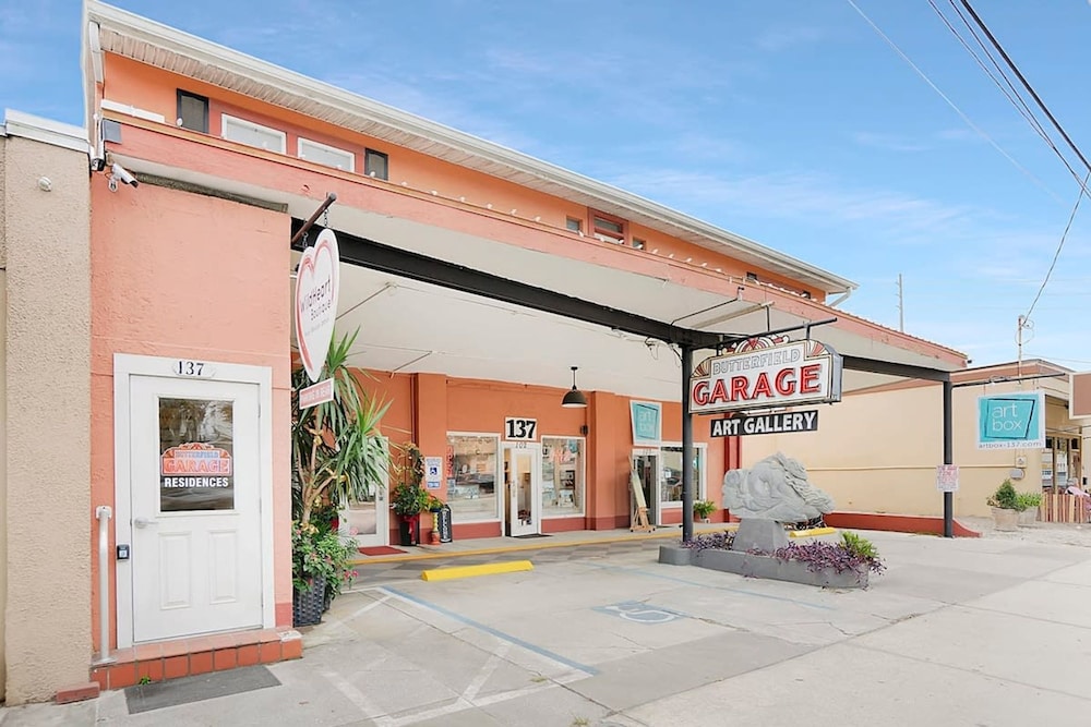 2 Steps to Ice Plant Apt in Downtown St Aug